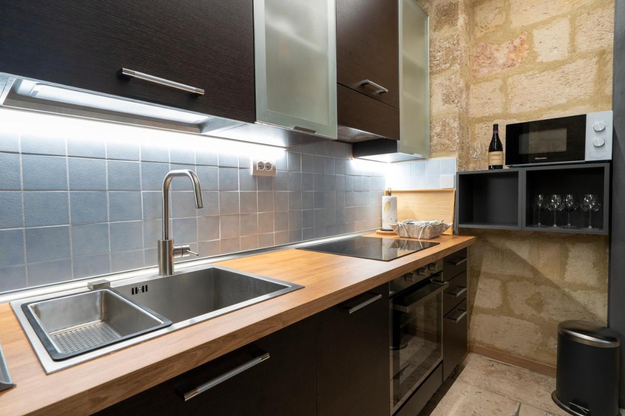 Stazione & Politecnico Stylish Apt With Netflix Бари Экстерьер фото
