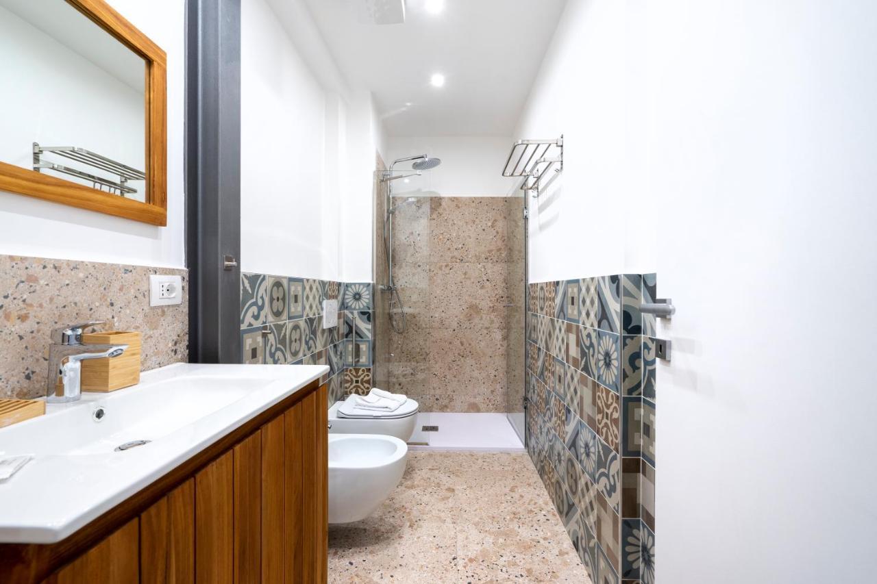 Stazione & Politecnico Stylish Apt With Netflix Бари Экстерьер фото